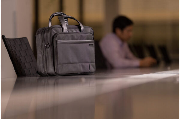 Kensington Contour™ 2.0 Business Laptop Briefcase — 15.6" - Afbeelding 14