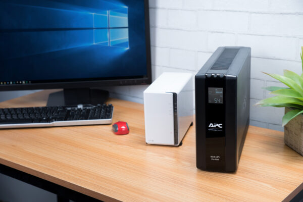 APC Back-UPS PRO BR900MI - Noodstroomvoeding, 6x C13 uitgang, USB, 900VA - Afbeelding 4